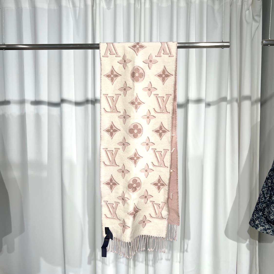 루이비통 모노그램 에센셜 머플러 목돌이 스카프   상품이미지2