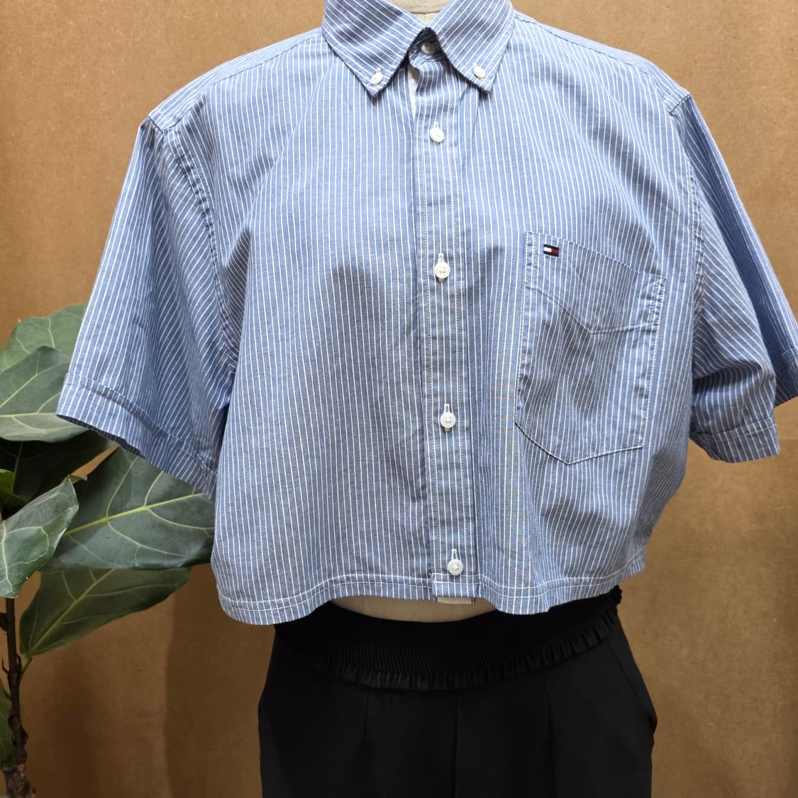 타미힐피거 언더붑 크롭 반팔셔츠 상품이미지1