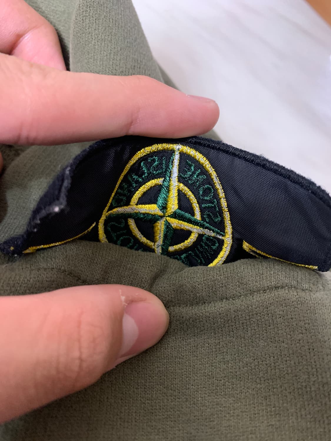 스톤아일랜드 카키 맨투맨 M사이즈 25fw 상품이미지3