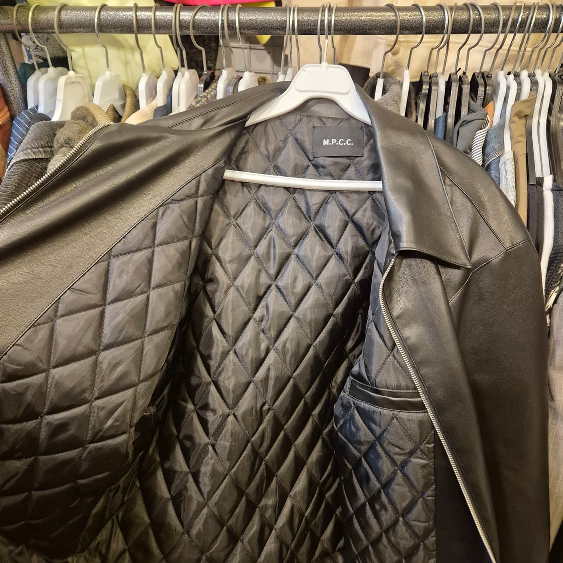 FREE(착샷잇음) 블랙 버핑레더 누빔자켓 상품이미지7