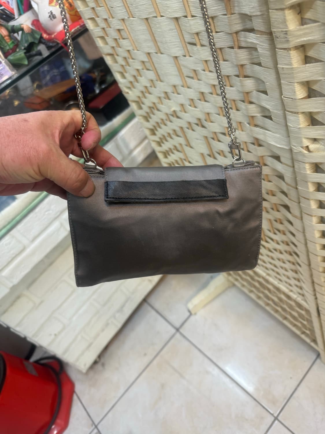 정품 프라다 실크 미니 체인 크로스백 팝니다 상품이미지4