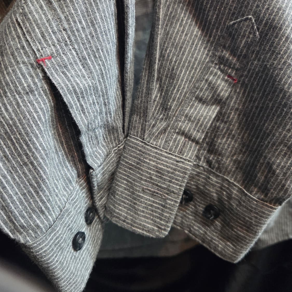 헤지스 그레이 스트라이프 긴팔 셔츠 상품이미지5