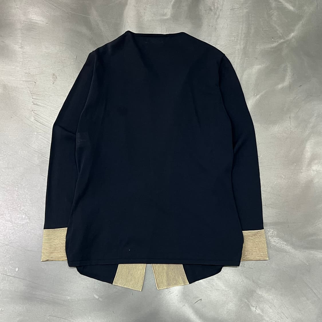  살바토레 페레가모 배색 가디건 y16336 상품이미지2