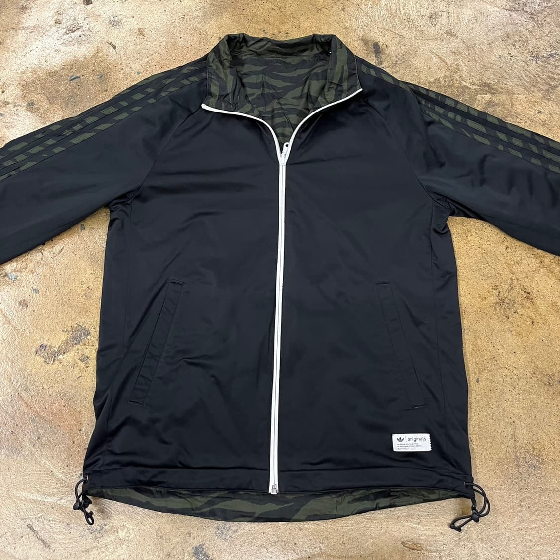 아디다스 밀리터리 카모 카키 블랙 양면 리버시블 바람막이 100 상품이미지3