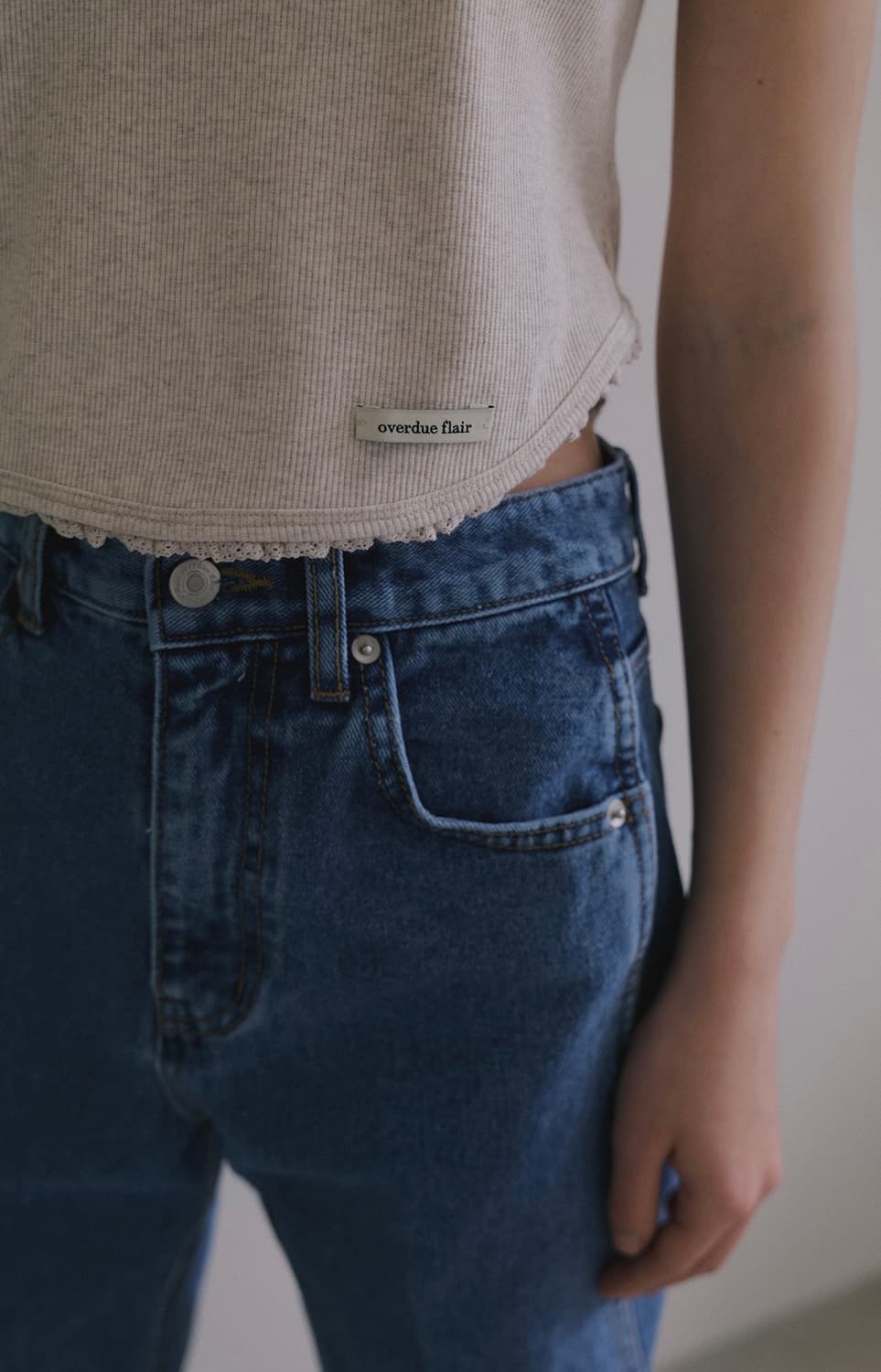 (새상품) 오버듀플레어 홀터넥 슬리브리스 오트밀 상품이미지3