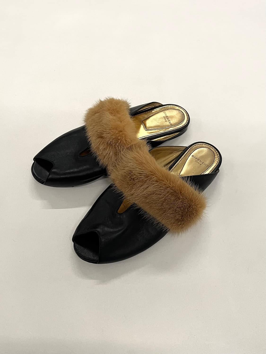 지방시 퍼 레더 뮬 슬리퍼 상품이미지3