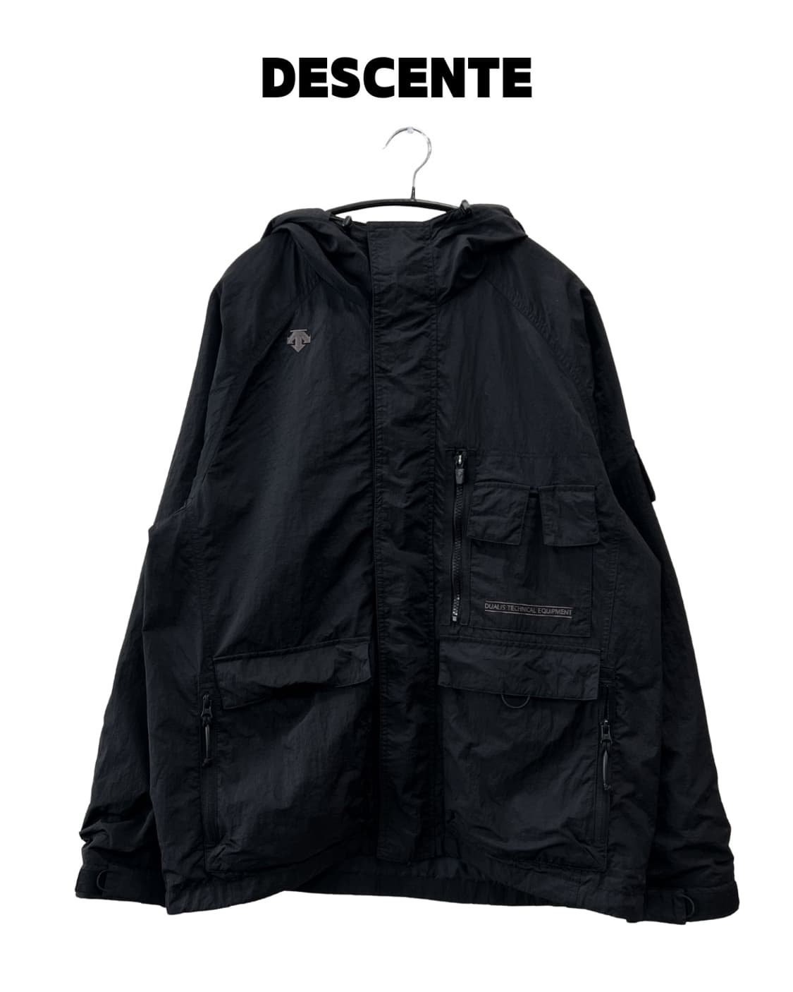 데상트 듀얼리스 후드 포켓 디테일 나일론 우븐 자켓 블랙  상품이미지1