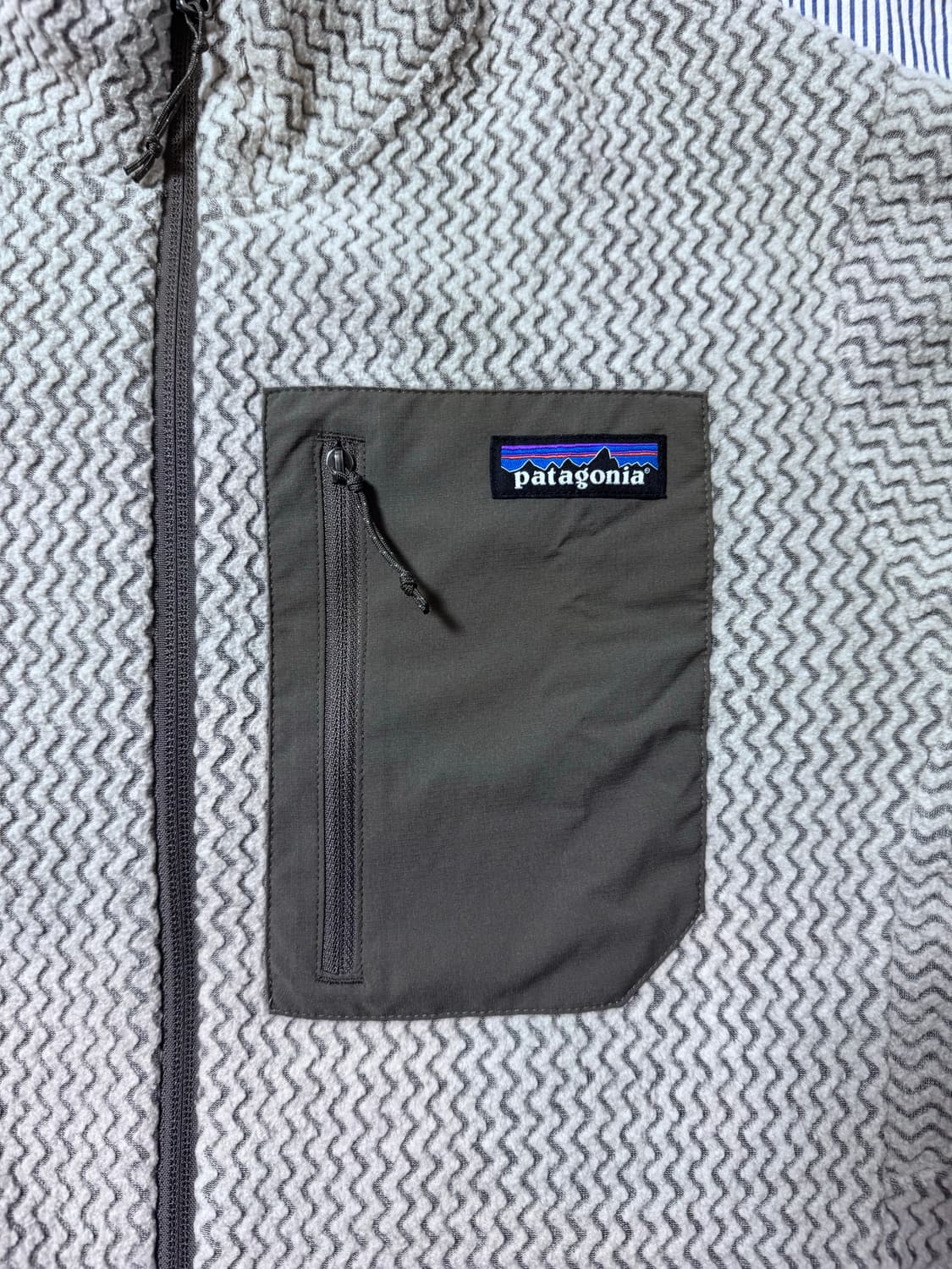 (SS급) 파타고니아 R1 에어 자켓 펠리컨 M 상품이미지4