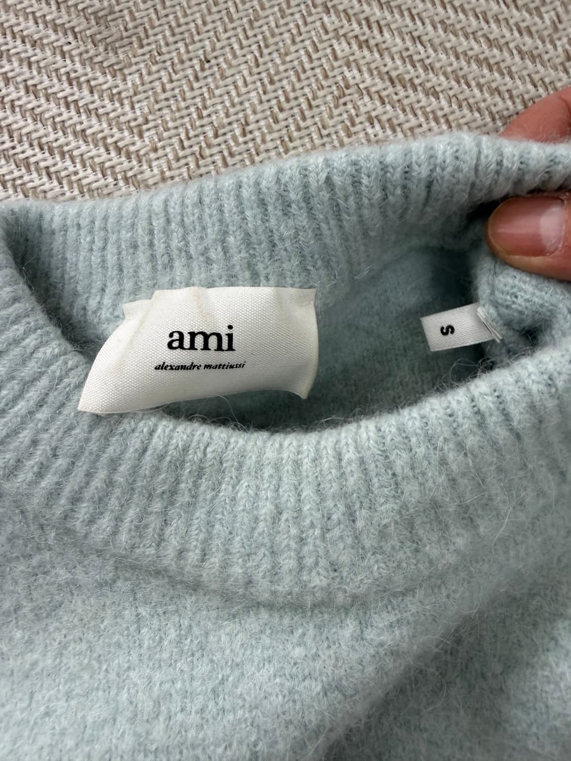 정품) AMI 아미 여성 24ss 오버핏 하트 로고 니트 S 상품이미지6