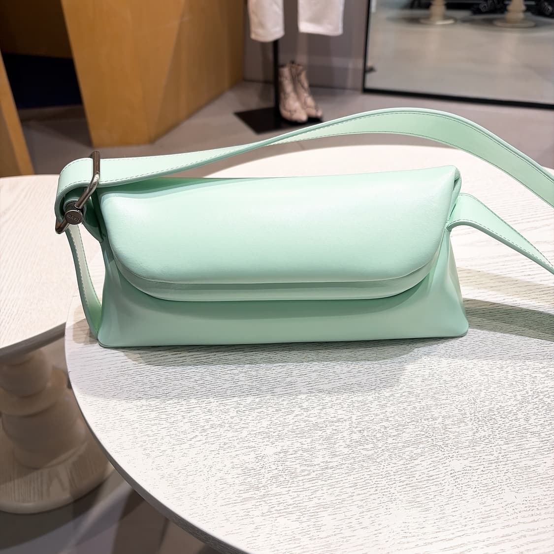 (정품/새상품) 오소이 여성 라이트민트 FOLDER BROT 숄더백 상품이미지1