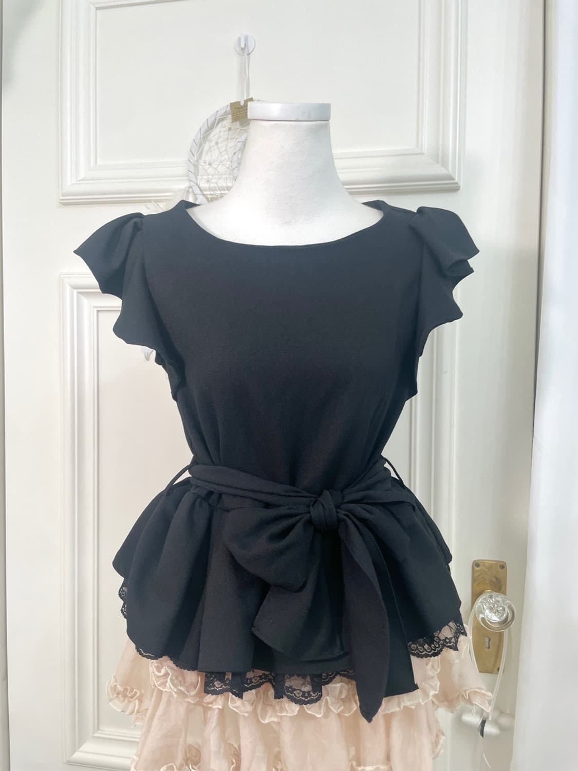 black ruffle lace trim belt blouse 상품이미지5