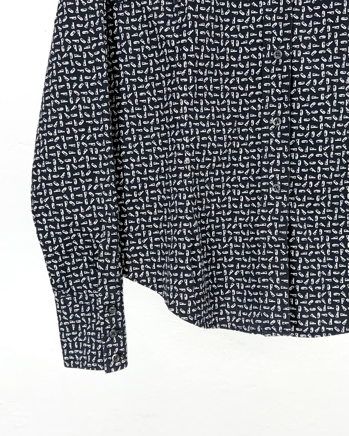 지앙프랑코 페레 블랙 모노그램 남반 클래식 셔츠 상품이미지4