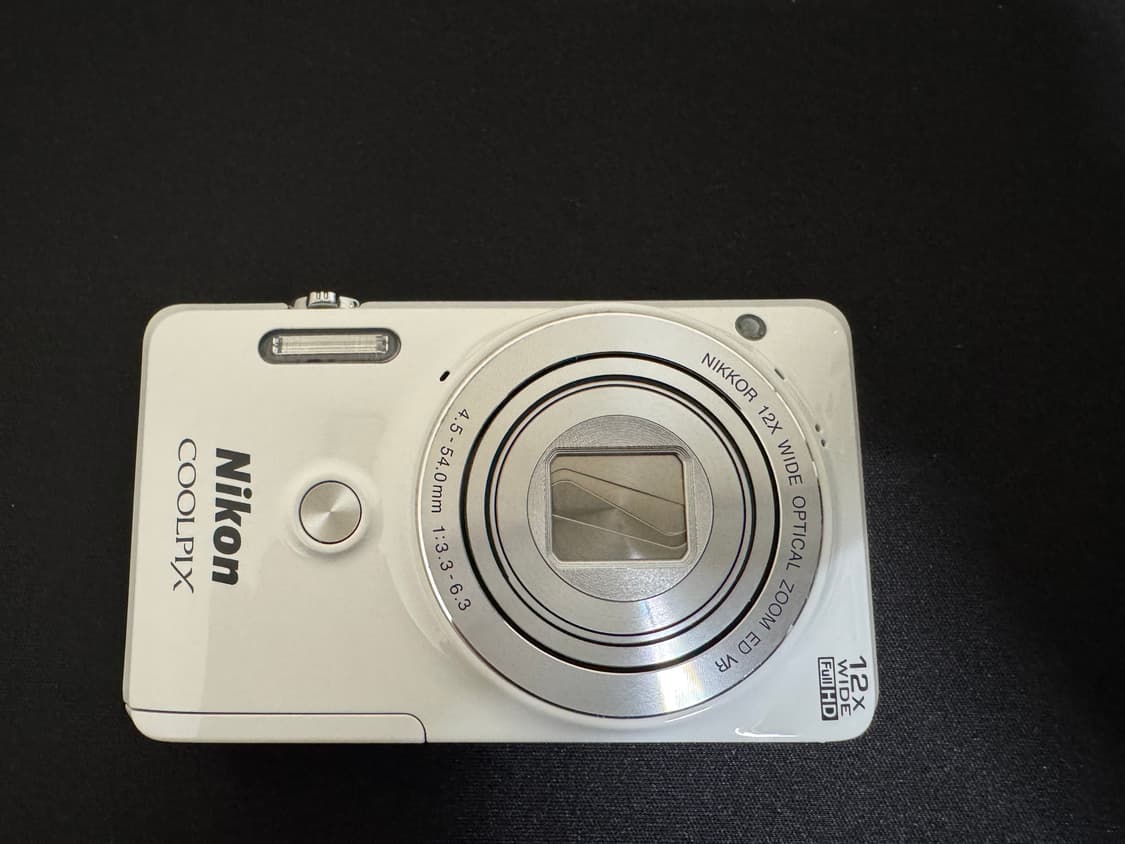 [새상품급] 니콘 S6900 화이트디카 상품이미지1