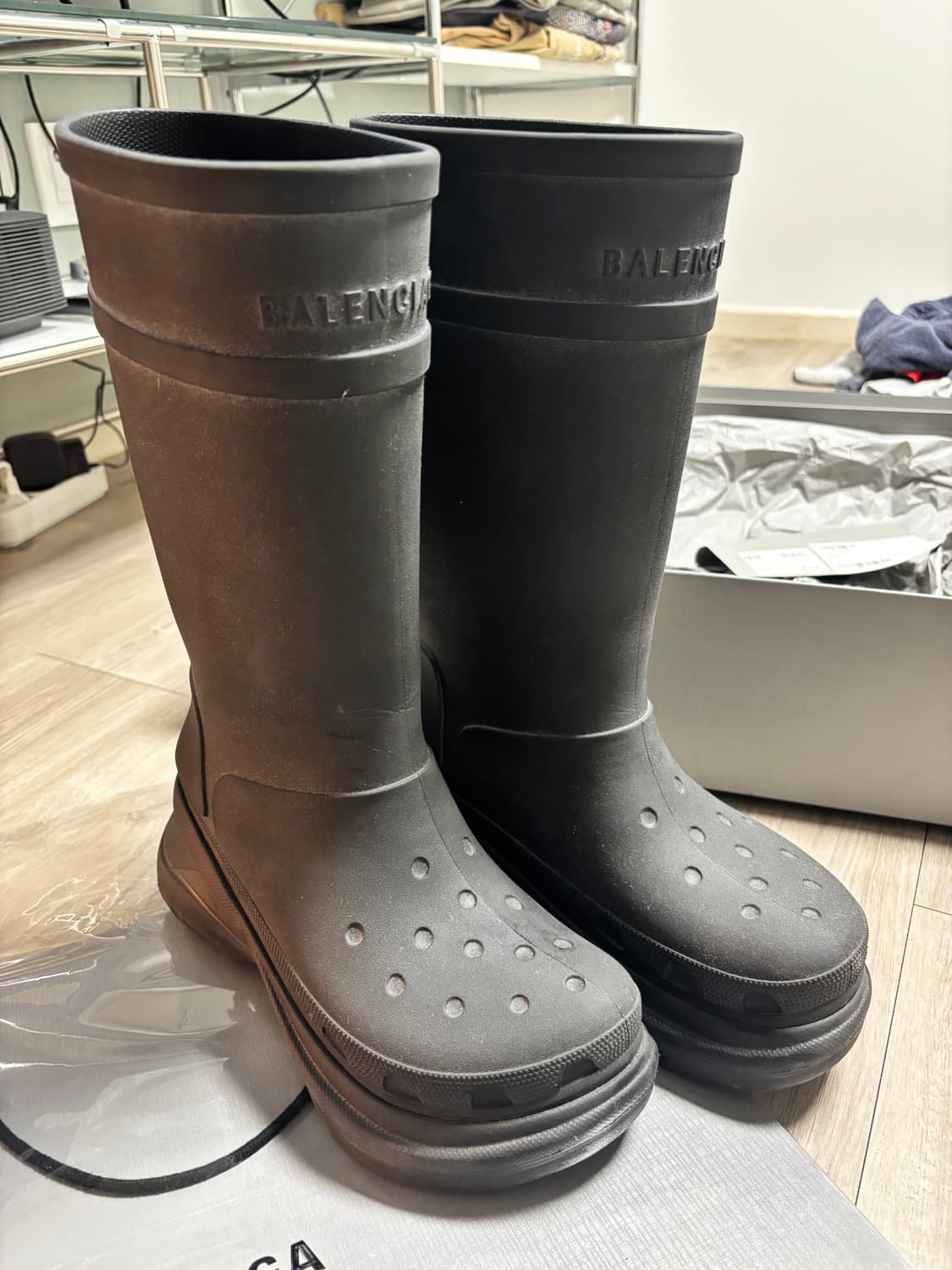 발렌시아가 크록스 블랙 42사이즈 상품이미지1