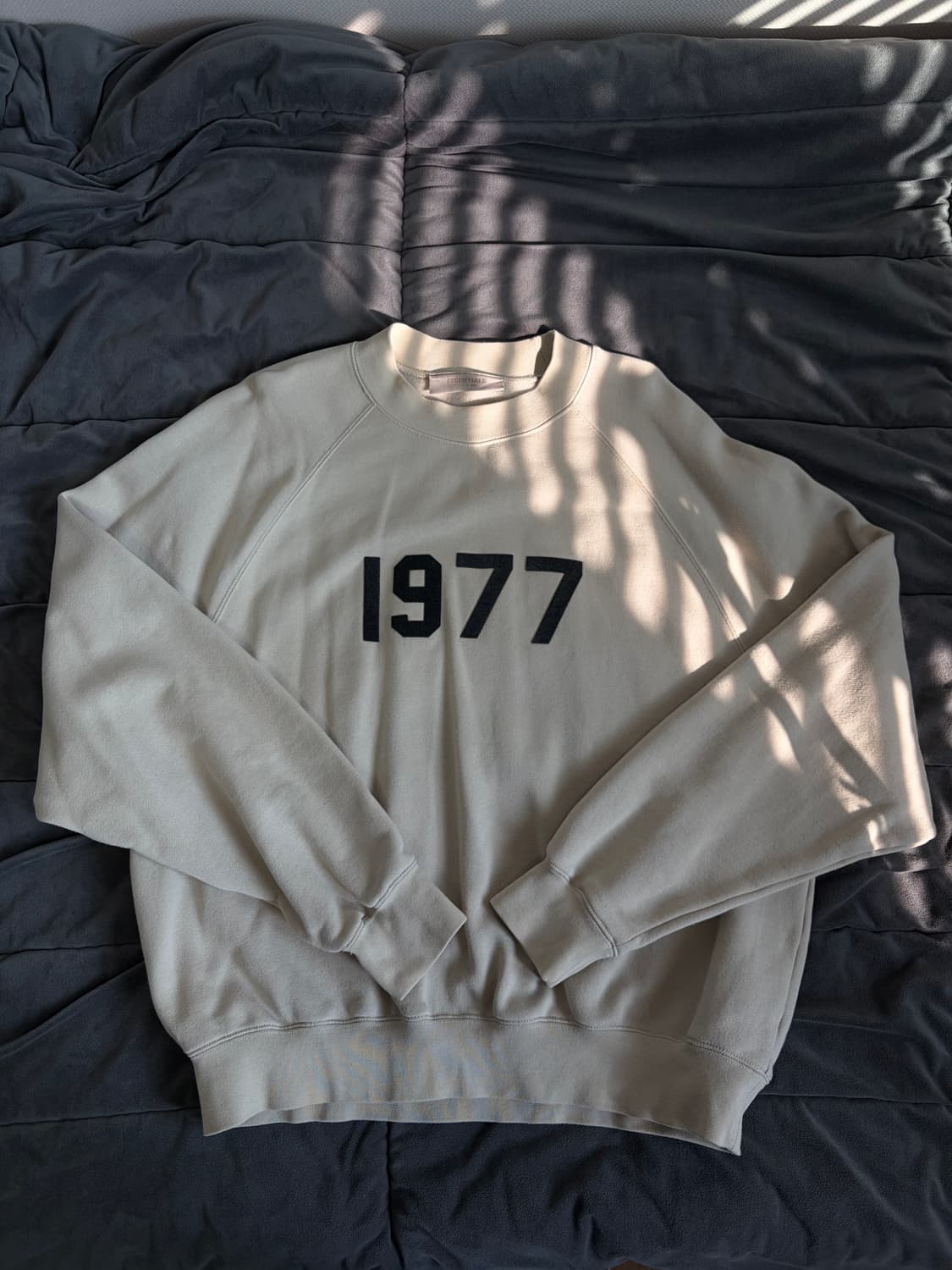 에센셜 1977 스웻셔츠  상품이미지2