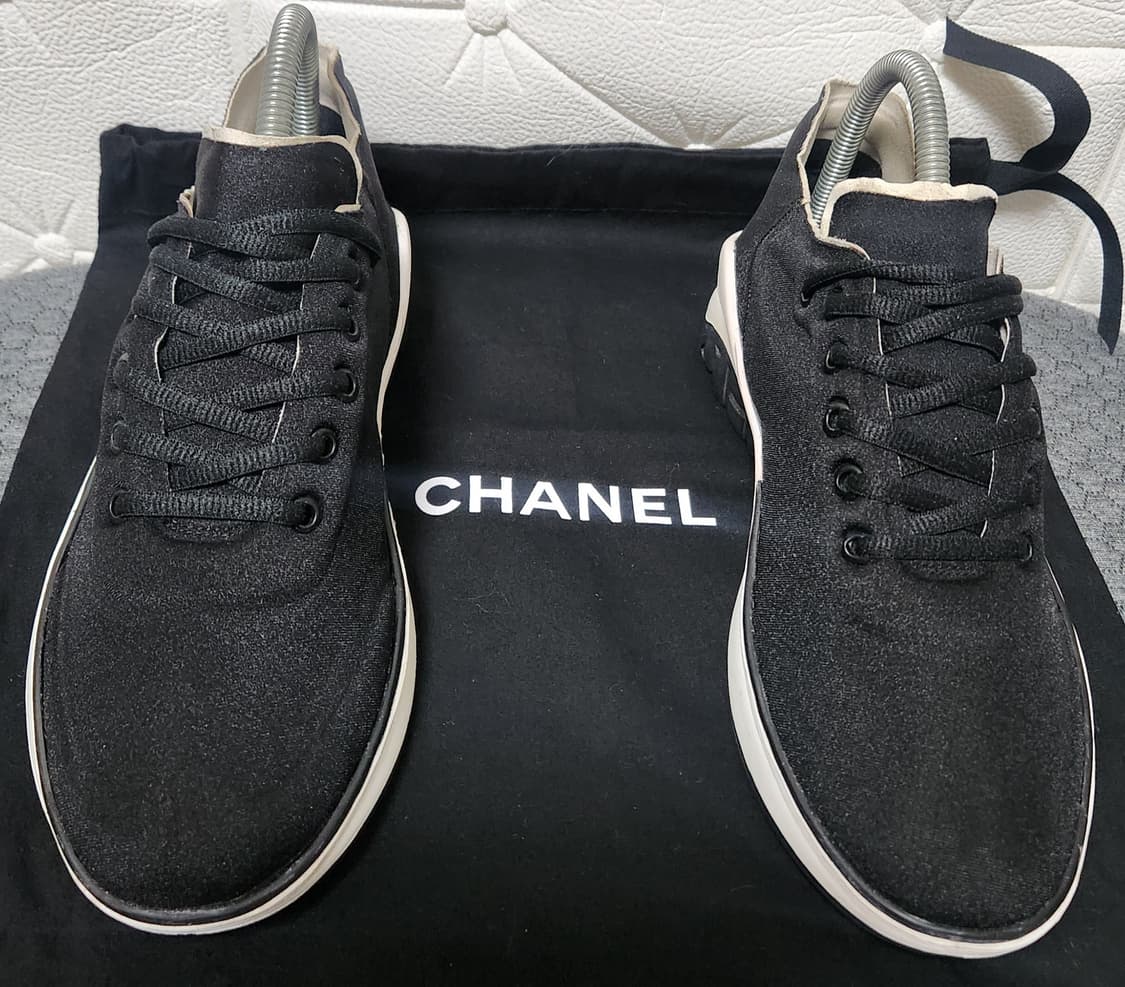 [정품] 샤넬 스니커즈 운동화 CC로고 테니스 런닝화 블랙/화이트 40 상품이미지1
