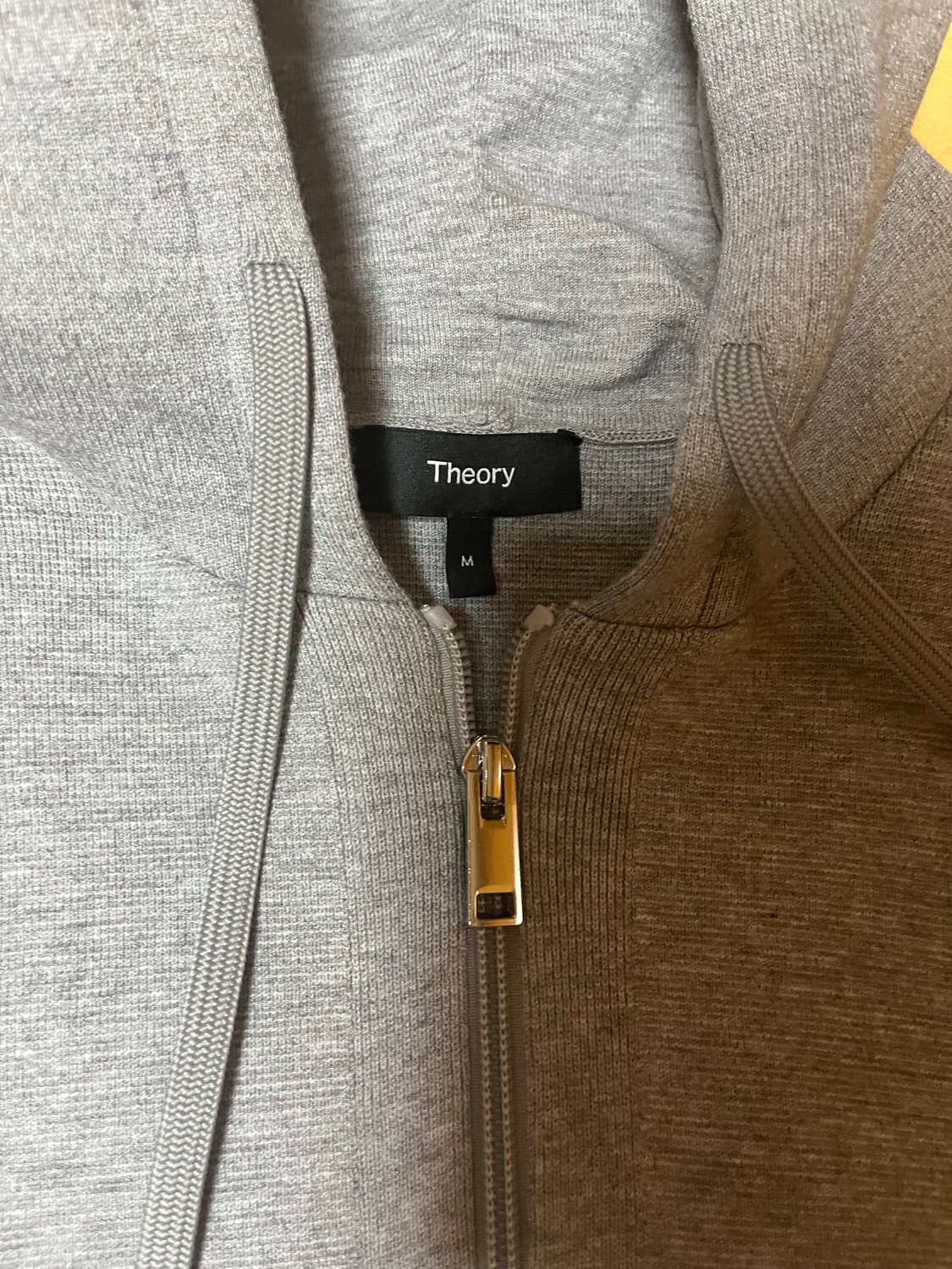 띠어리 자고후드 집업 M사이즈 새상품 판매합니다. 상품이미지3