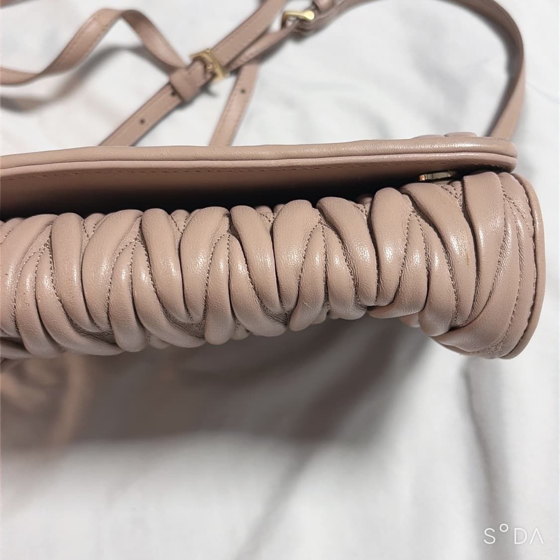 미우미우 마테라쎄 크로스백 핑크 (정) 상품이미지6