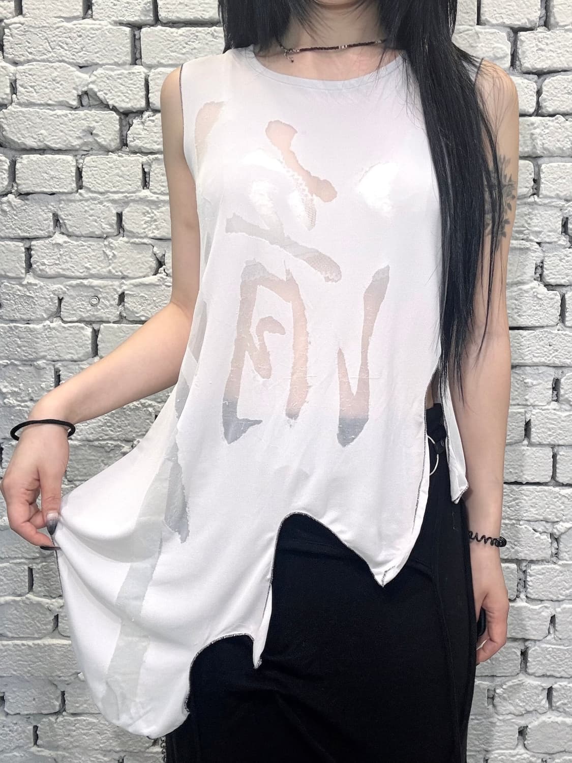 Asymmetric Print Sleeveless Top 상품이미지2