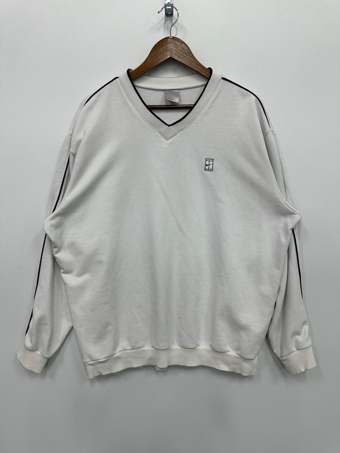 나이키 브이넥 맨투맨  상품이미지1