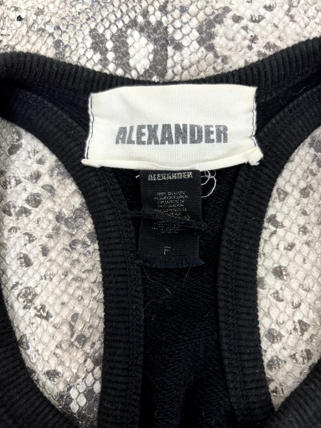 “Alexander” Black Damaged Sleeveless 상품이미지5