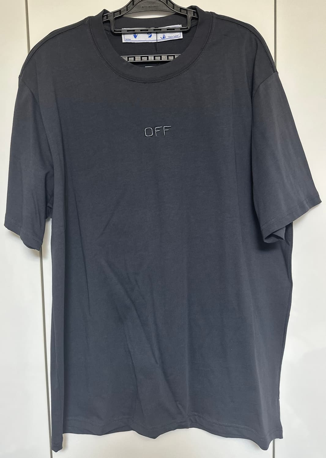 오프화이트 블랙 반팔 티셔츠 상품이미지1