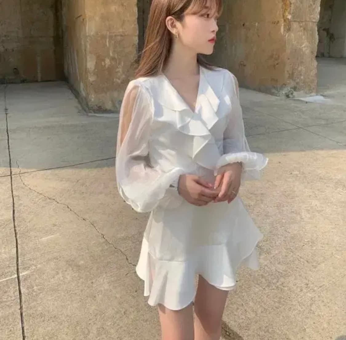 (새상품) 라뇨 체리퀴리 프릴 랩 새틴 화이트 원피스 사이즈 1 상품이미지2