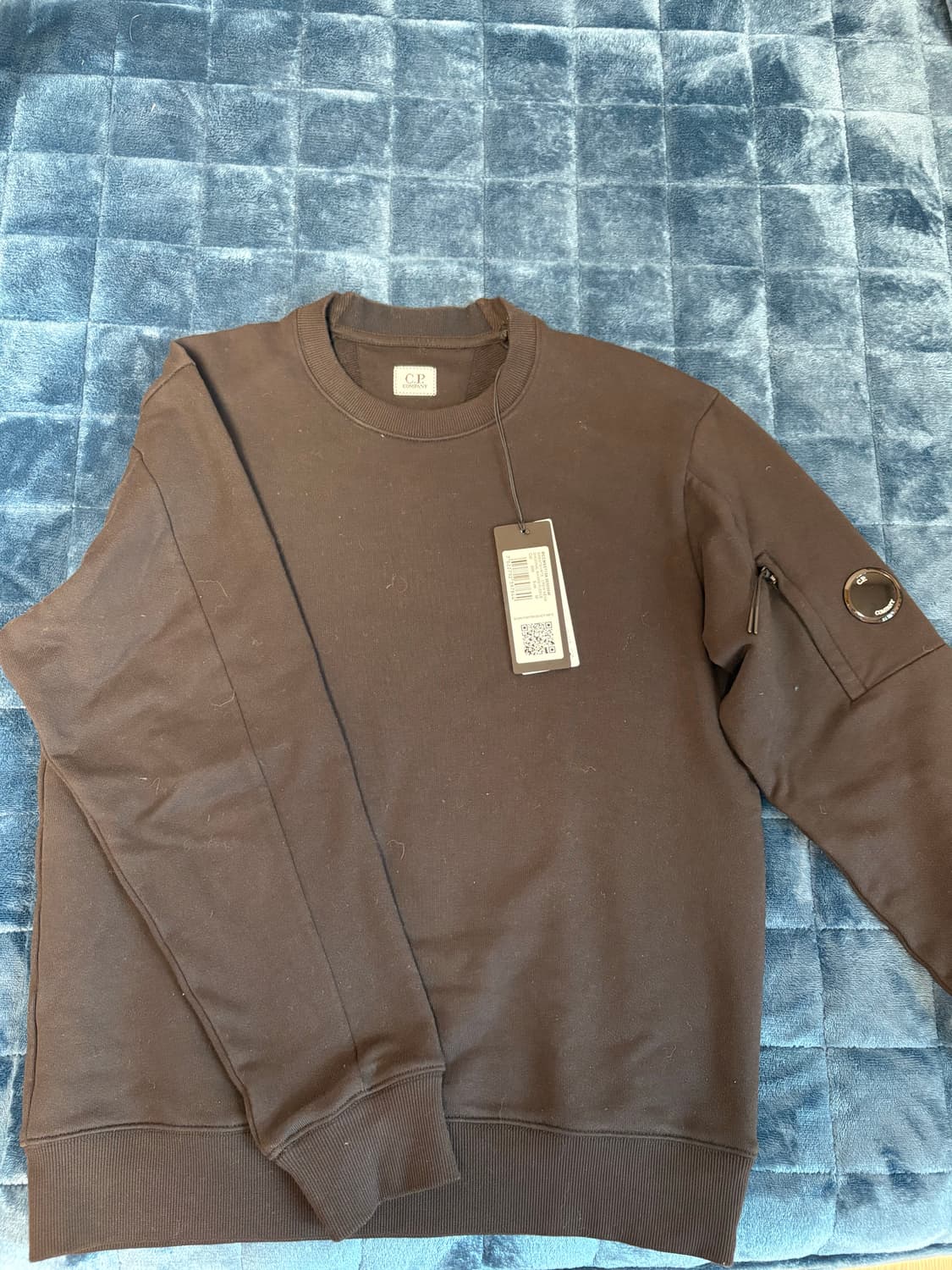 C.P. 컴퍼니 렌즈 와펜 스웨트셔츠 블랙 - 25FW 상품이미지1