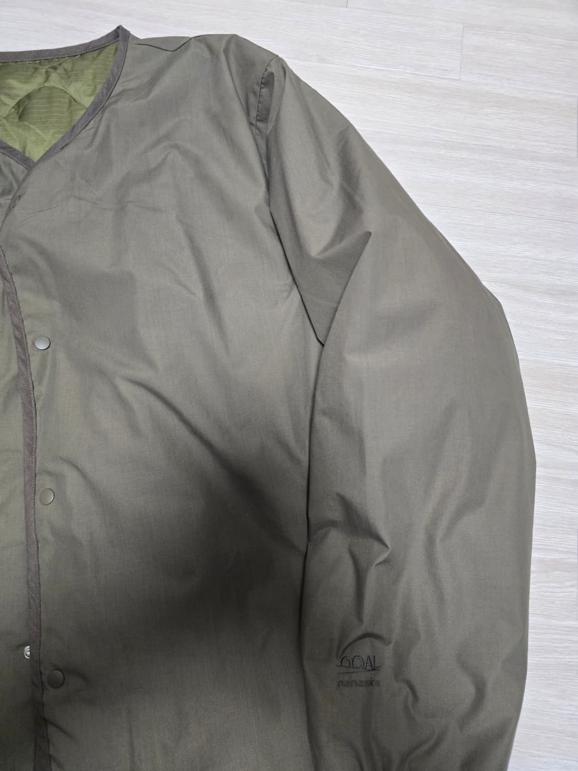 나나미카 리버시블 다운 카키베이지
- xl 사이즈 상품이미지3