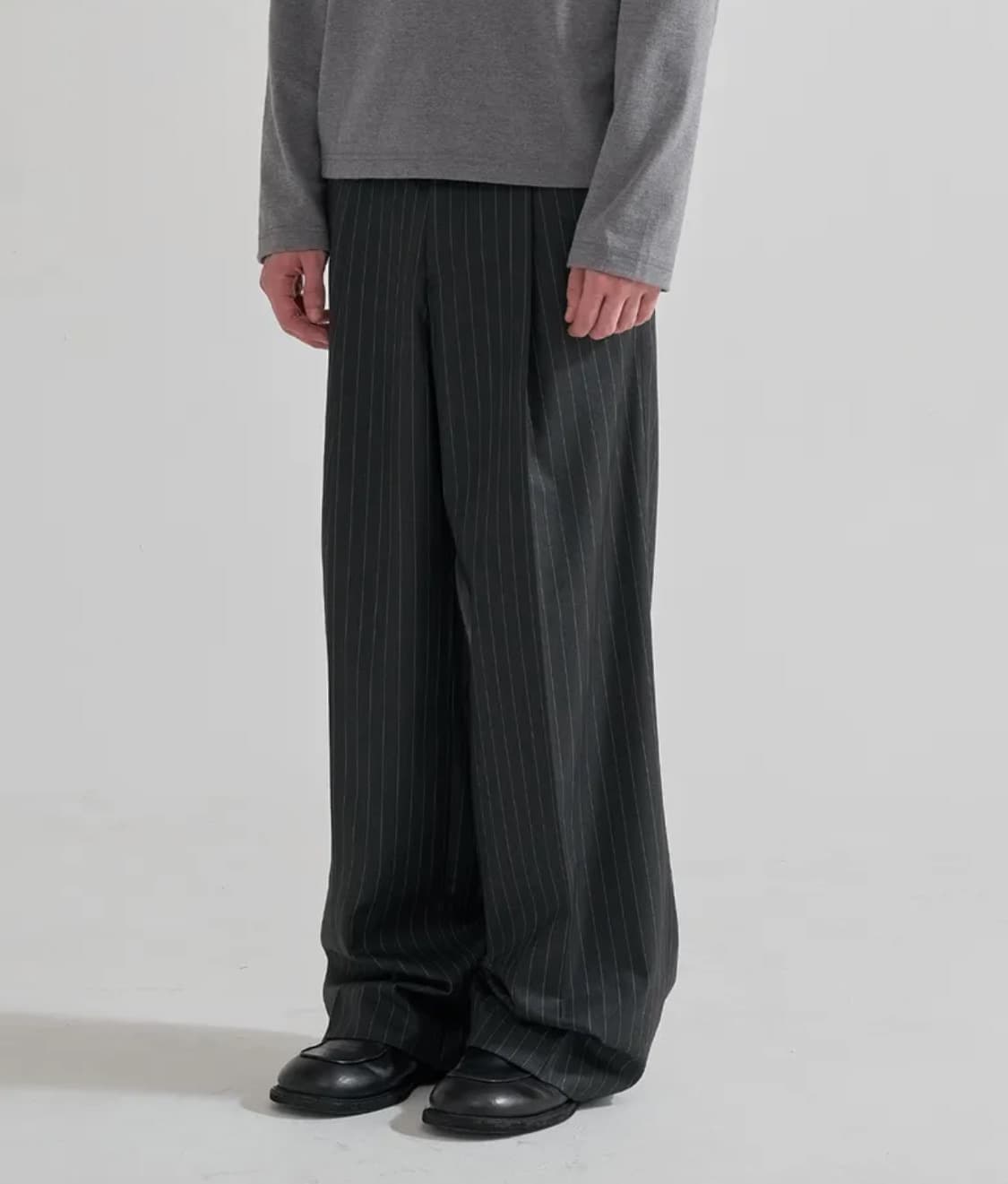 [M] 주앙옴므 핀 스트라이프 와이드 트라우저 차콜 상품이미지1