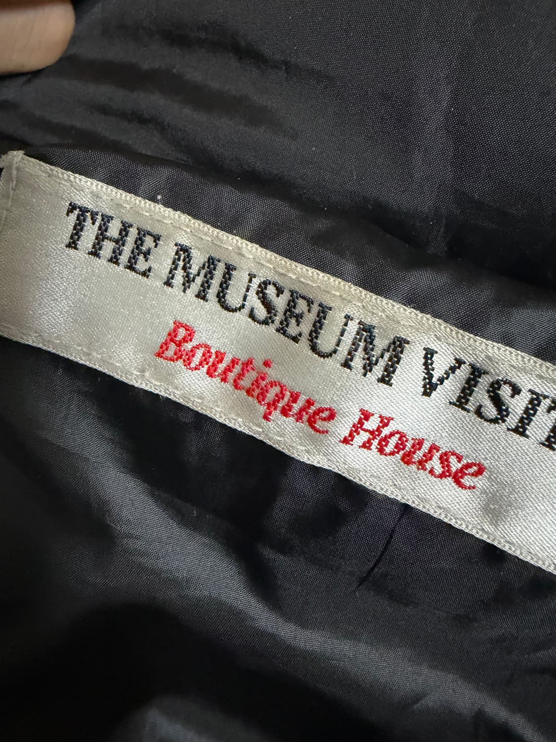 더뮤지엄비지터 패딩 상품이미지4