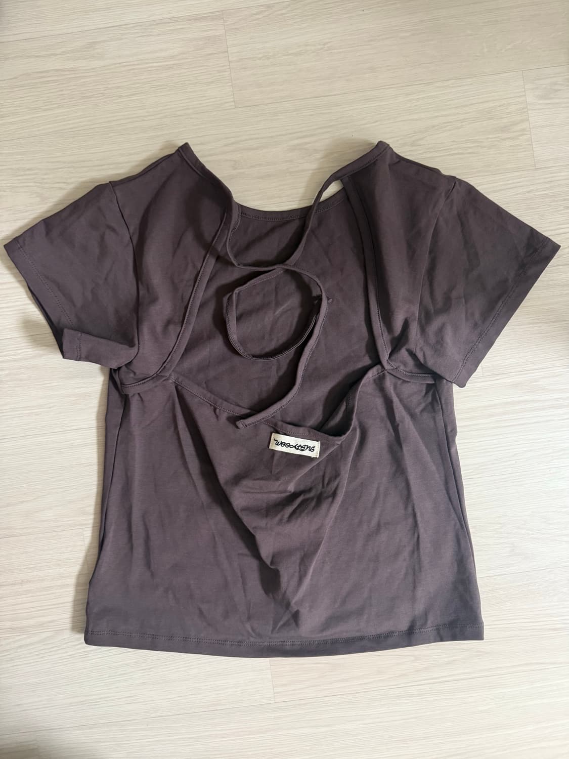 우알롱 soft cut out t-shirt tan brown 상품이미지5