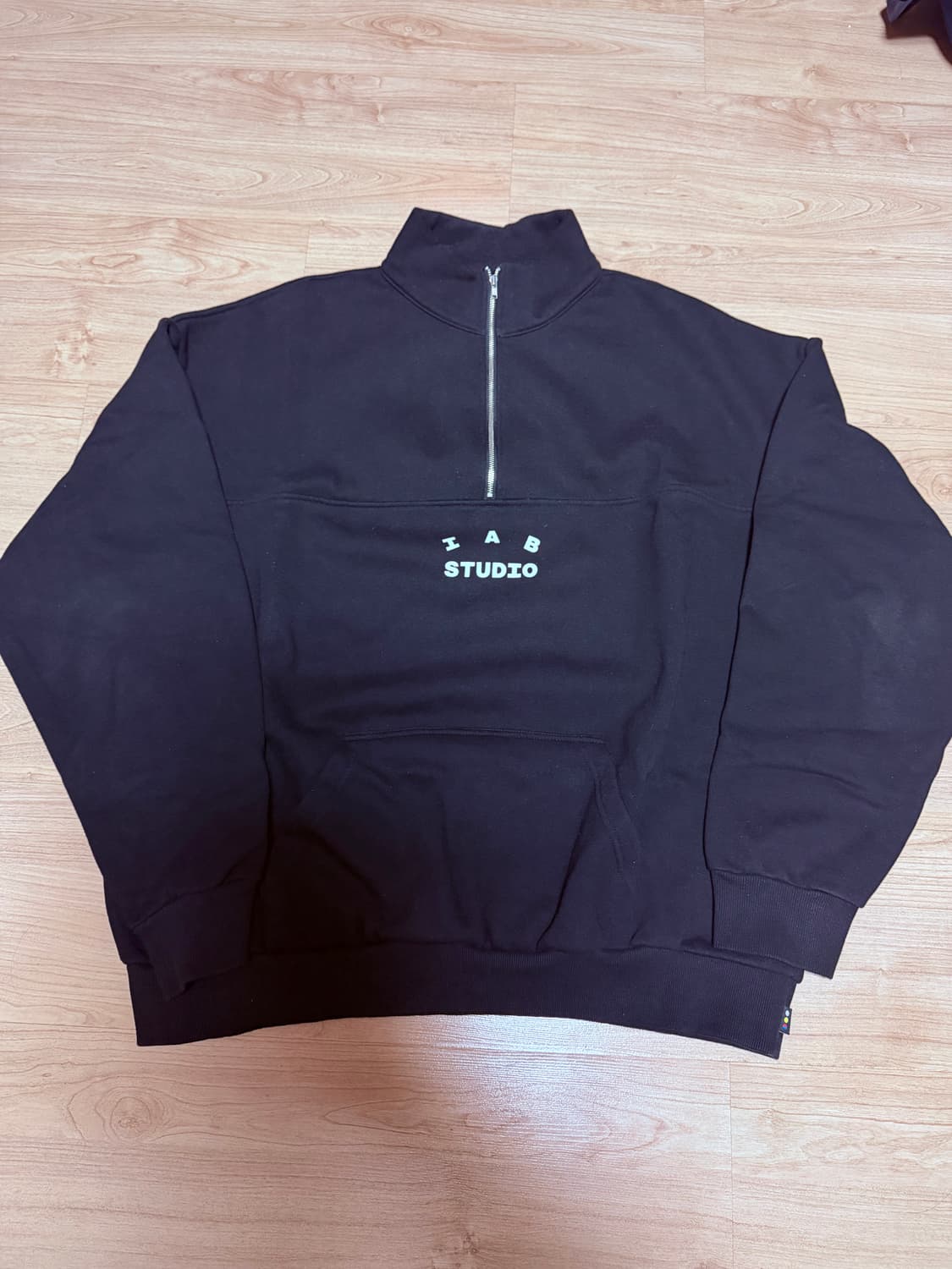 아이앱 스튜디오 하프집업 상품이미지1