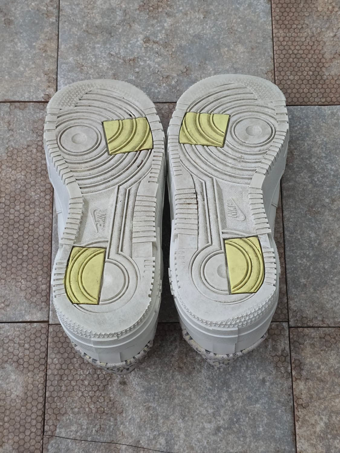 (225)나이키 에어포스 1 픽셀 se 레몬 레오파드 상품이미지9