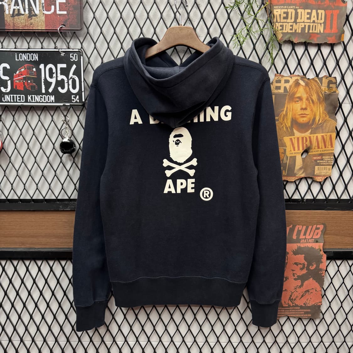 베이프 파이럿 스토어 후드티 후면 빅로고 포인트 네이비 상품이미지1