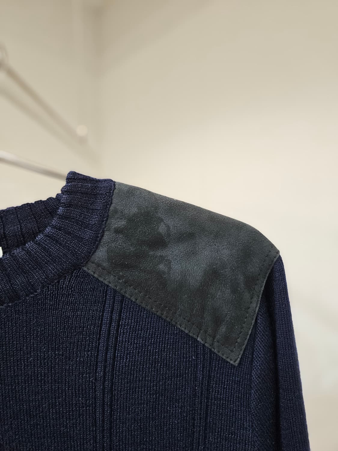 버버리 숄더패치 니트 상품이미지6