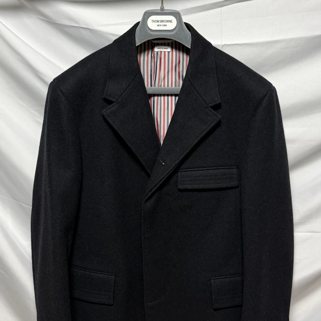 [S+급/2] 톰브라운 체스터필드 코트 블랙 백화점판 상품이미지2