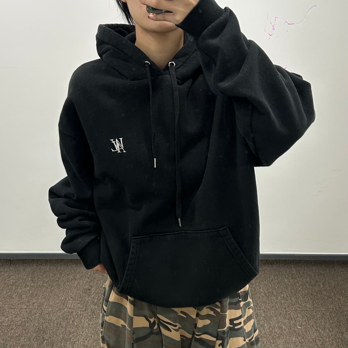 Wooalong 우알롱 블랙 후드티 상품이미지2