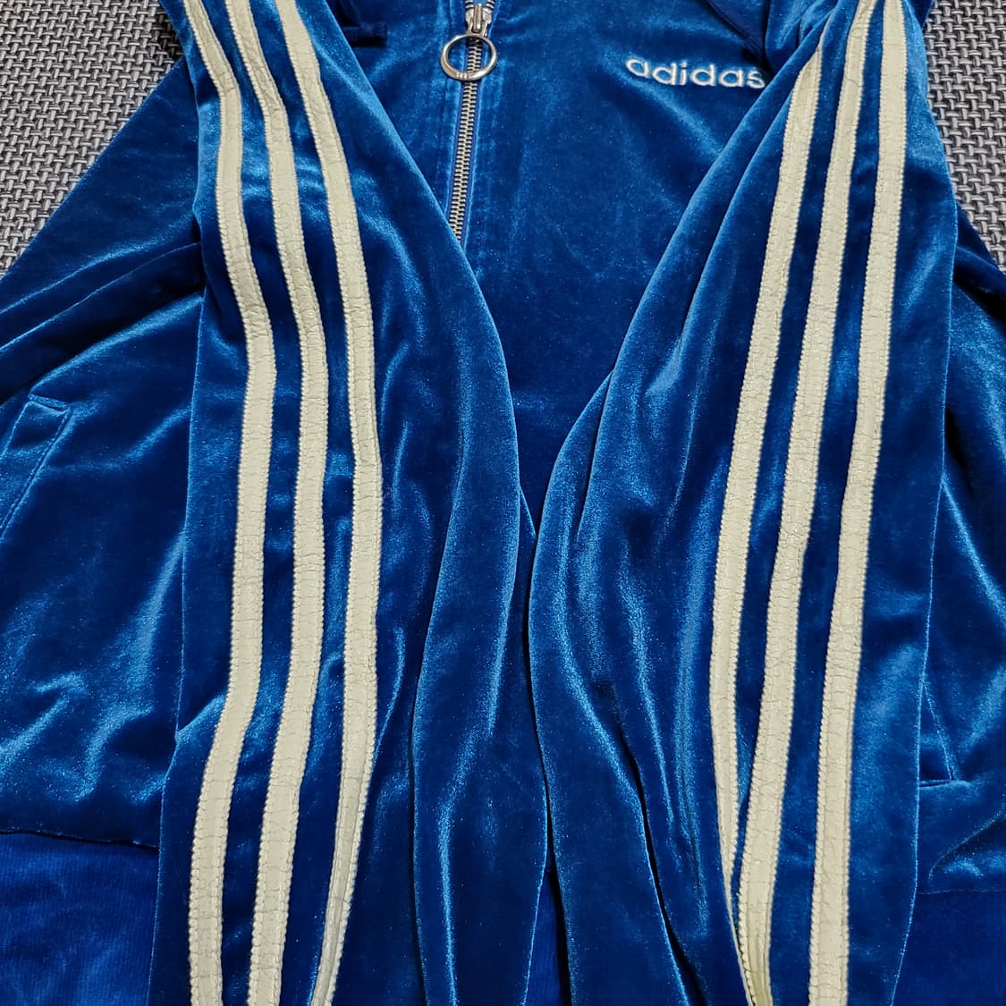 (여성) 아디다스 벨벳 트랙탑 후드 집업 (95) 상품이미지8