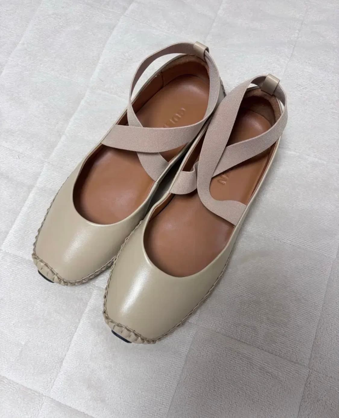 (새상품급) 쿠에른 발레리나 슈즈 240 베이지 상품이미지1