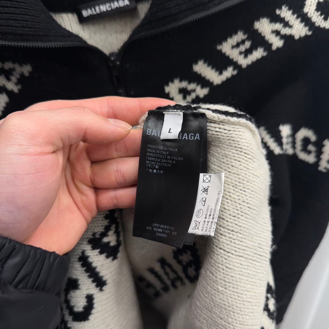 [백화점판/L] 발렌시아가 멀티로고 니트 반집업 상품이미지5