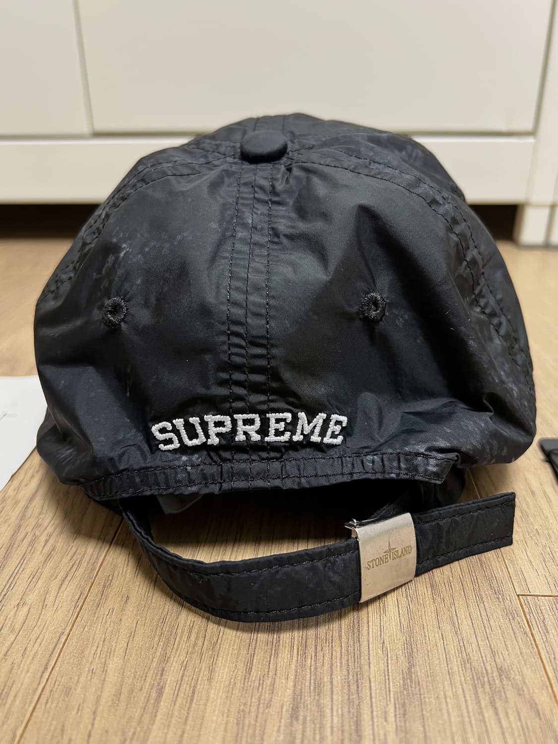 [OS] 슈프림 × 스톤아일랜드 페인티드 카모 나일론 6-패널 캡 블랙 상품이미지5