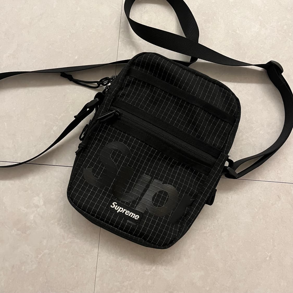 슈프림 24ss 숄더백 크로스백 블랙 상품이미지1
