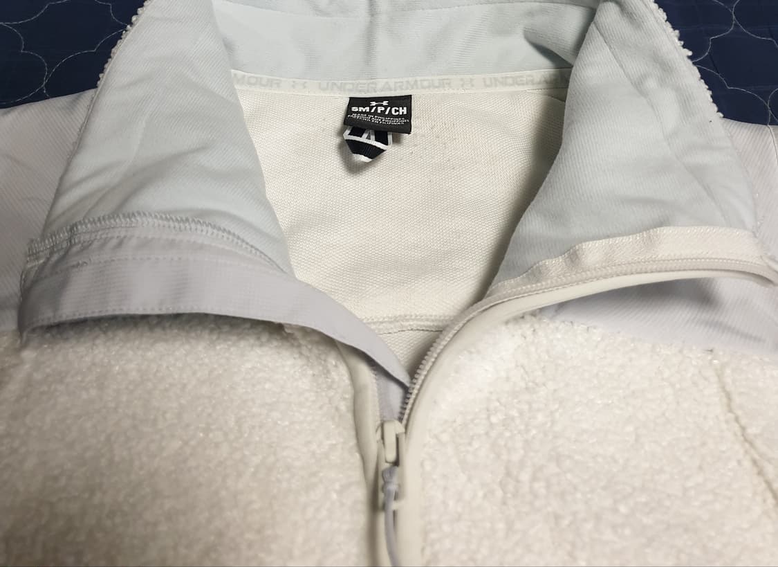 언더아머 UA미션 패치로고 플리스 베스트 (S) 상품이미지5