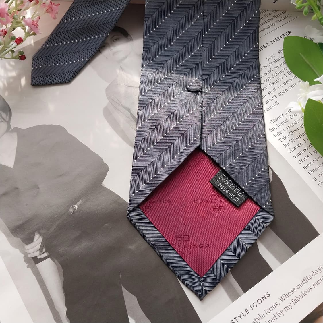 발렌시아가 실크 그레이 패턴 넥타이 9.2cm A등급 K1663
 상품이미지7