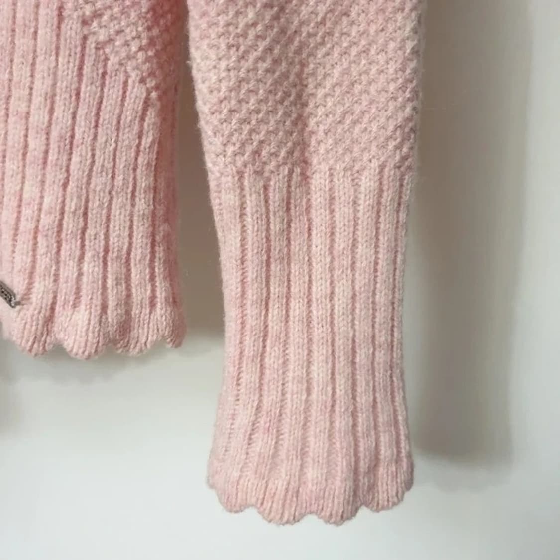 명품 GEIGER 가이거 베이비핑크 입체 플라워자수 와플니트 가디건 상품이미지7