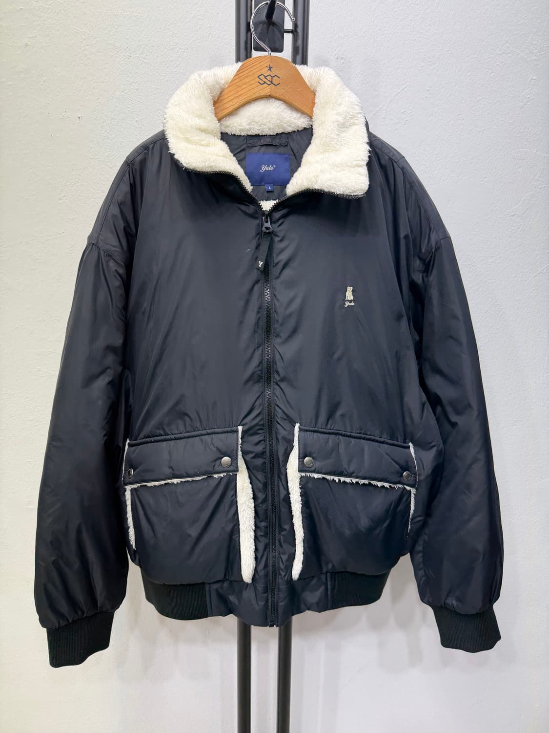 정품) Yale 예일 검정색 털 안감 패딩 자켓 L 상품이미지1