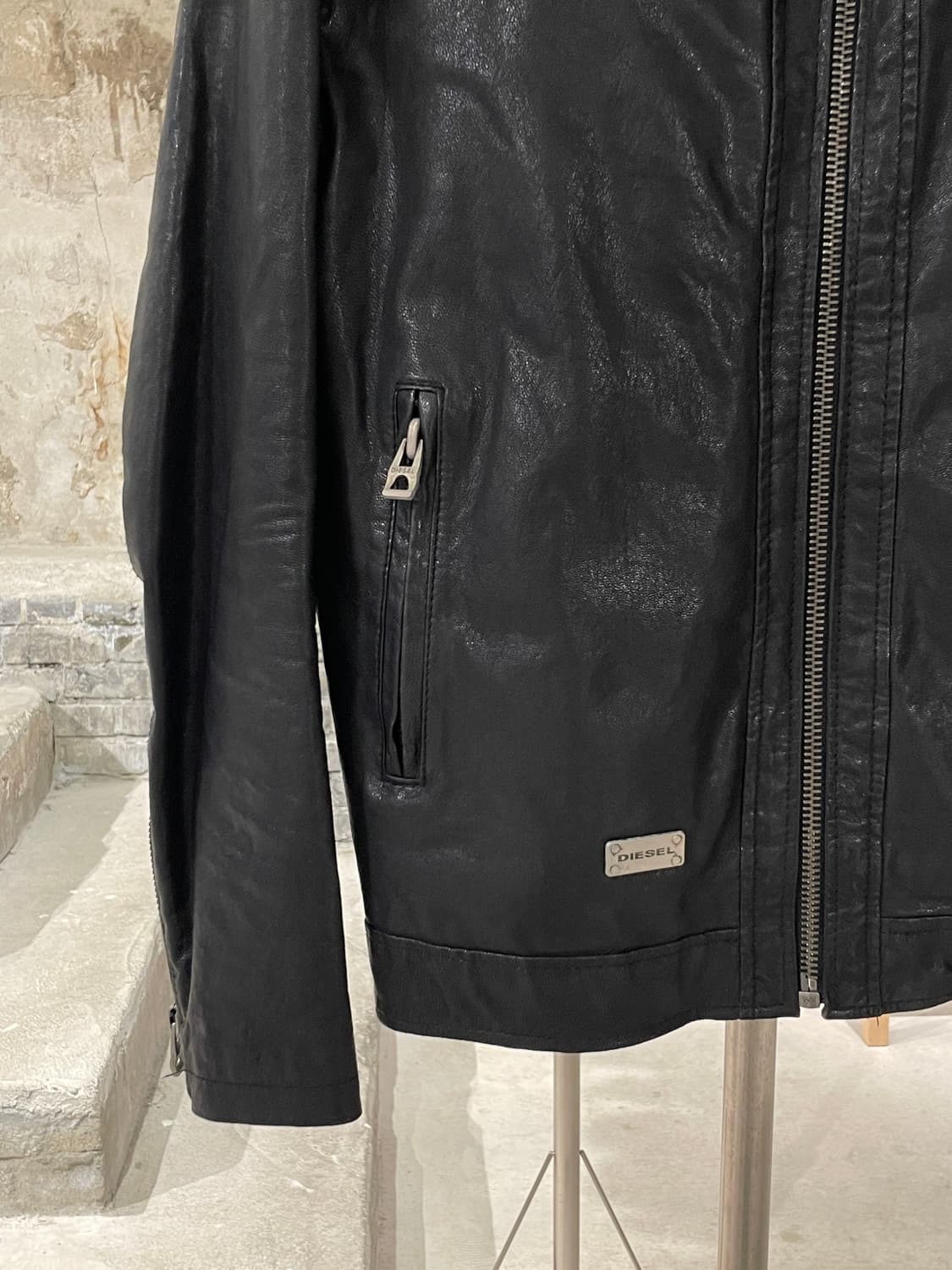 디젤 블랙 유틸리티 글로시 쉽 레더 자켓 상품이미지4