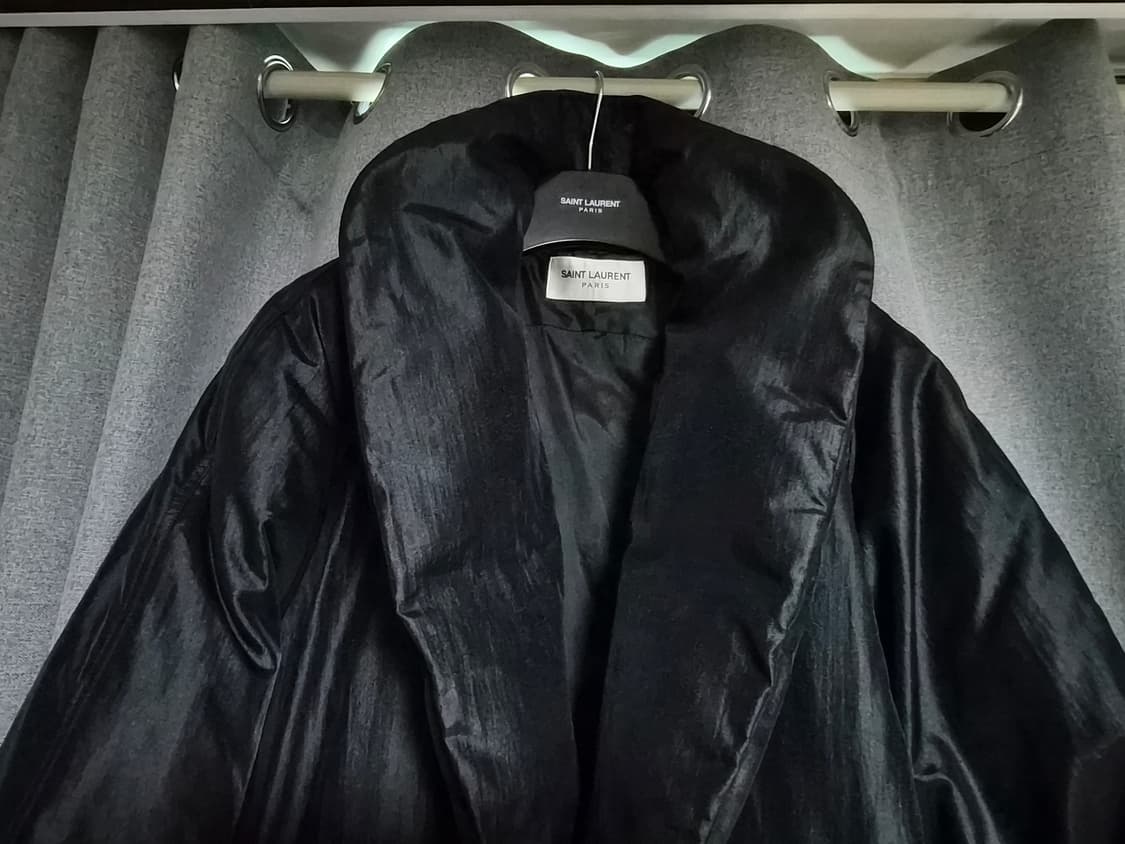 생로랑 23fw 런웨이 롱 패딩 맥시 코트 팝니다 프라다 루이비통 구찌  상품이미지5