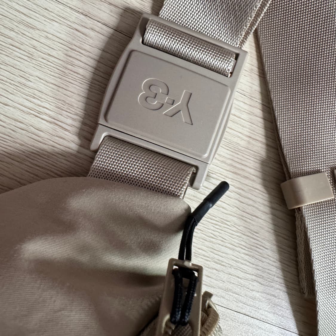 Y-3 로고 크로스 바디 벨트백 팝니다 상품이미지5